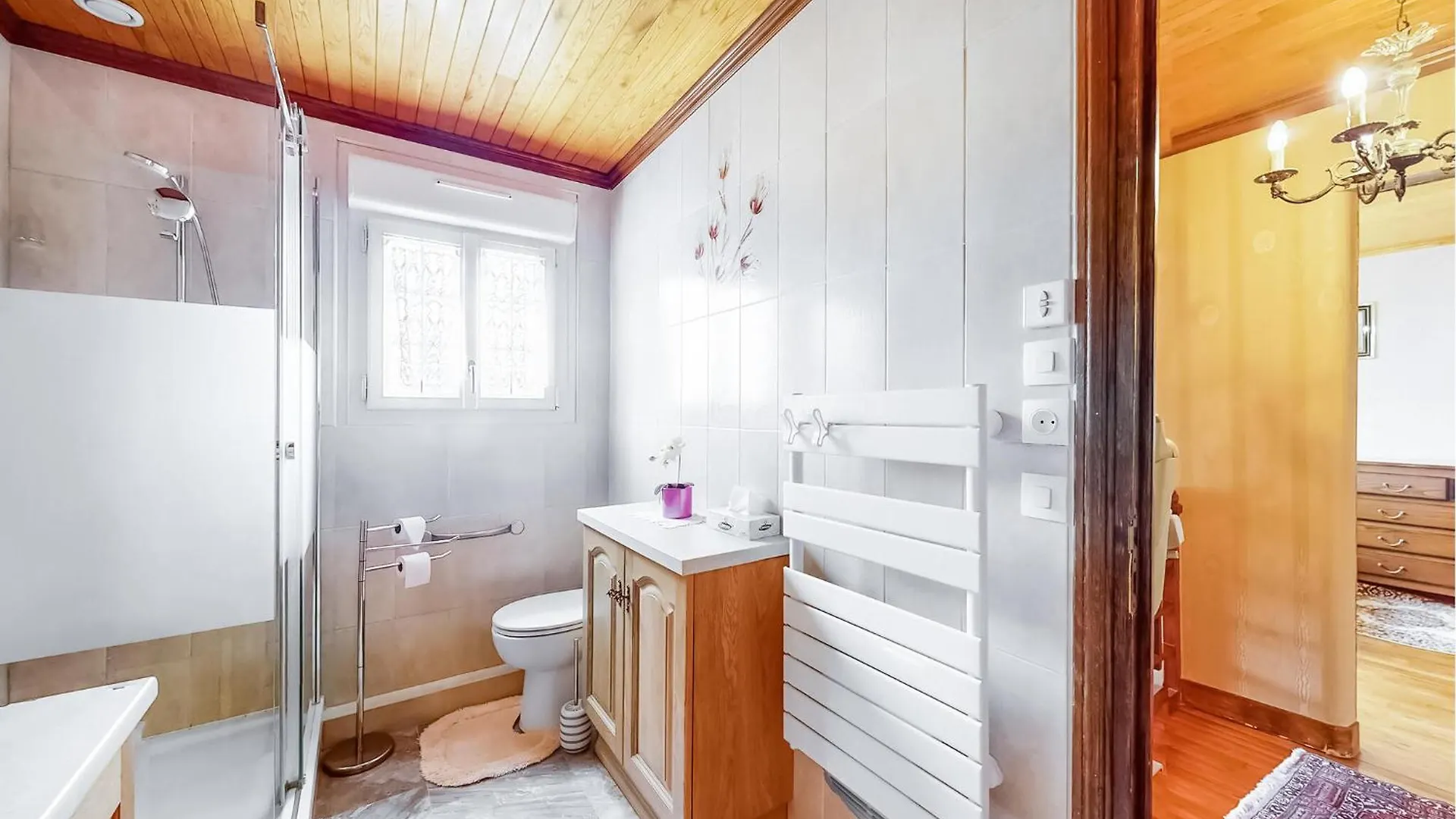 Awesome Home In Riantec With Kitchen