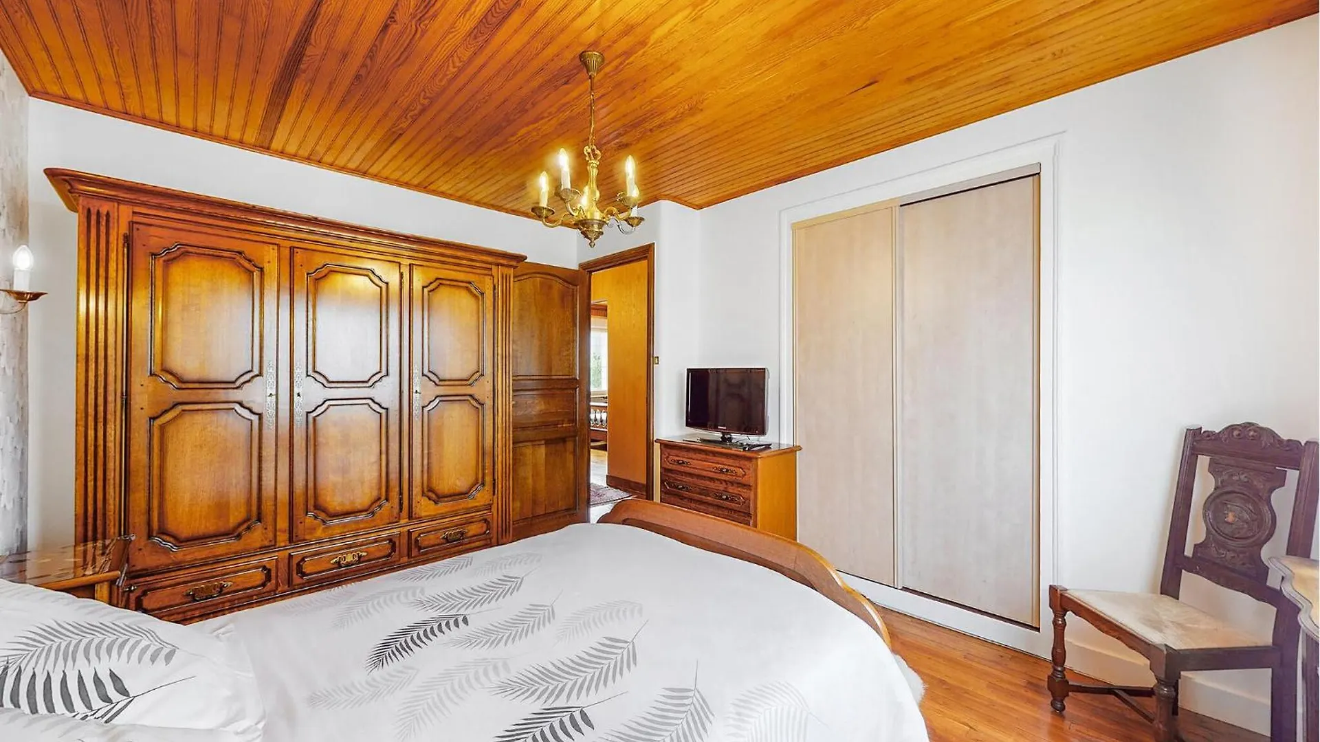Awesome Home In Riantec With Kitchen