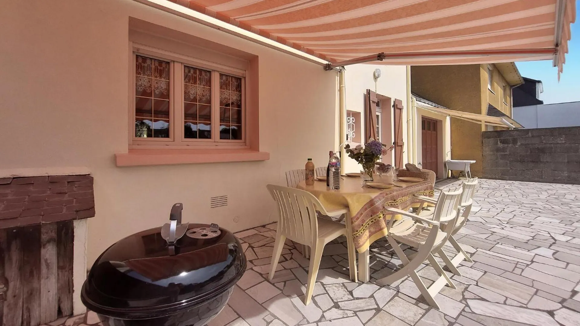 Awesome Home In Riantec With Kitchen