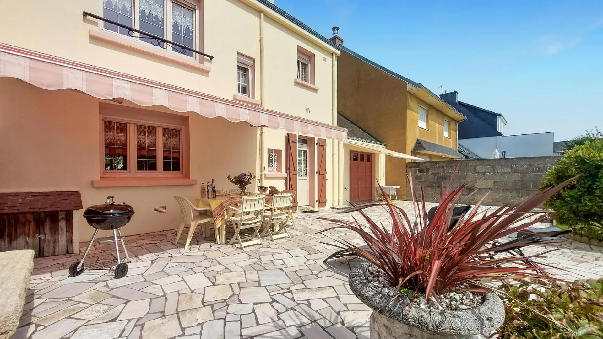 Awesome Home In Riantec With Kitchen Holiday home